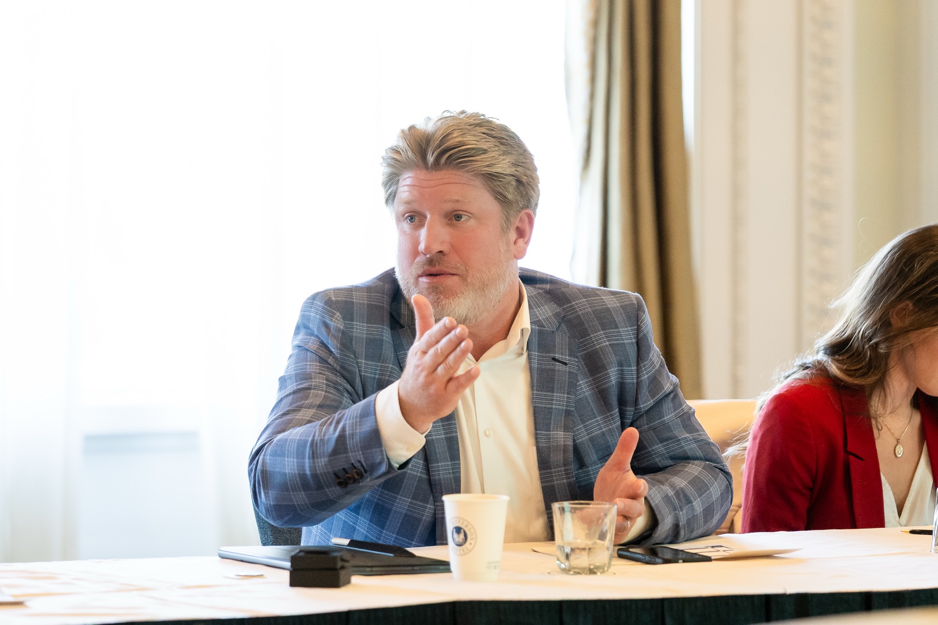 Elevate advisors in an engaged conversation